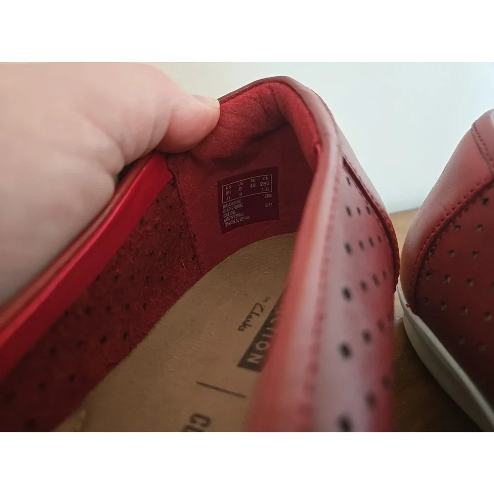 Clarks Collection Red Leather Perforated Soft Cushion Ballet Flats Womens 9